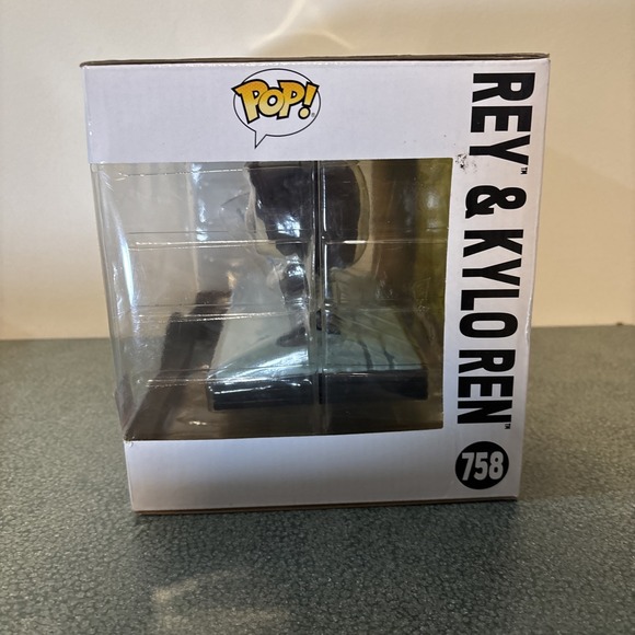 Funko Pop! Star Wars Rey & Kylo Ren #758 Glow In The Dark Target Exclusive New - Picture 2 of 6